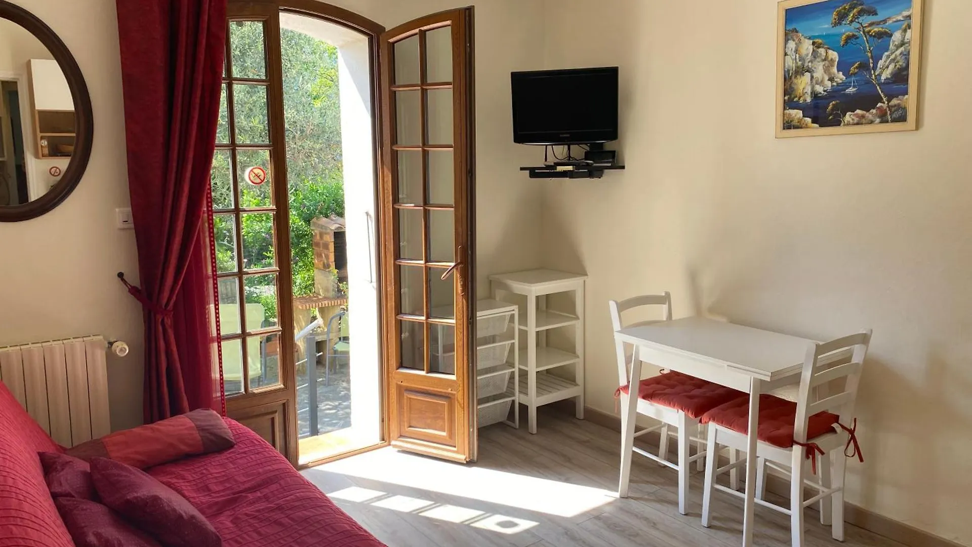 Apartment L'Arche En Rez De Jardin De Villa A Toulon France