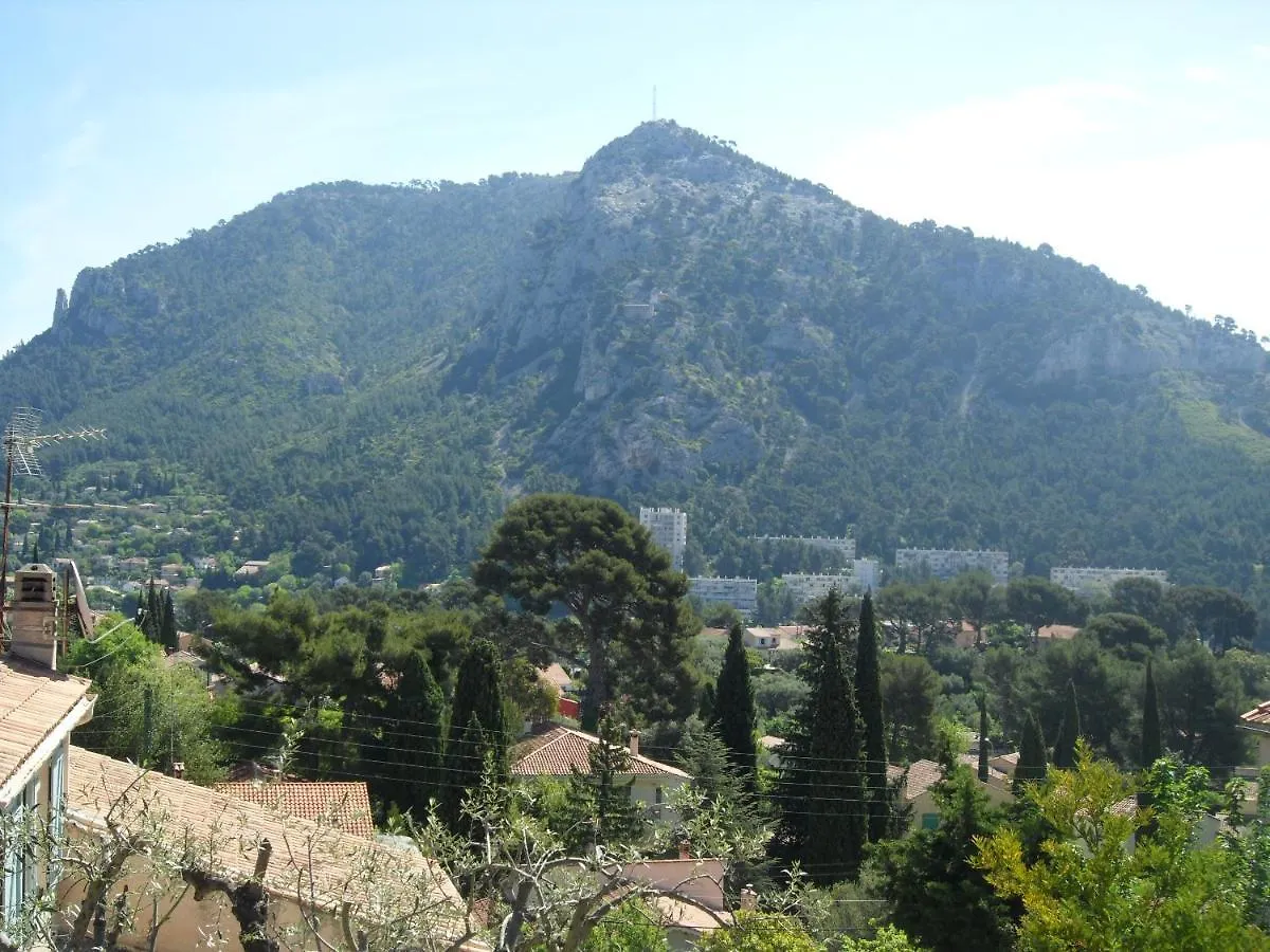 Appartement L'Arche En Rez De Jardin De Villa A Toulon