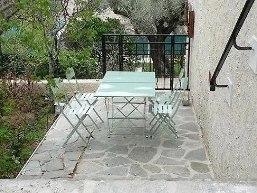 Apartment L'Arche En Rez De Jardin De Villa A Toulon