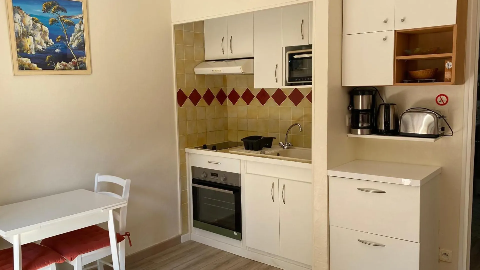 Apartment L'Arche En Rez De Jardin De Villa A Toulon France
