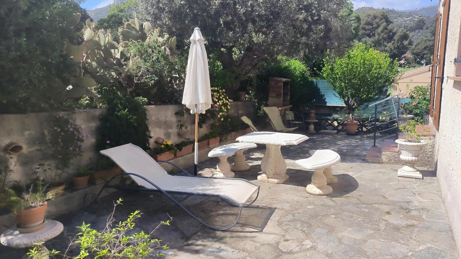 Appartement L'Arche En Rez De Jardin De Villa A Toulon
